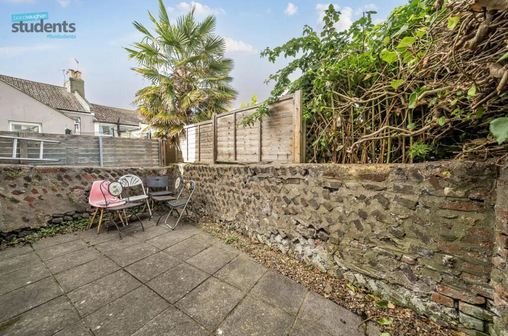7 bedroom terraced house for rent