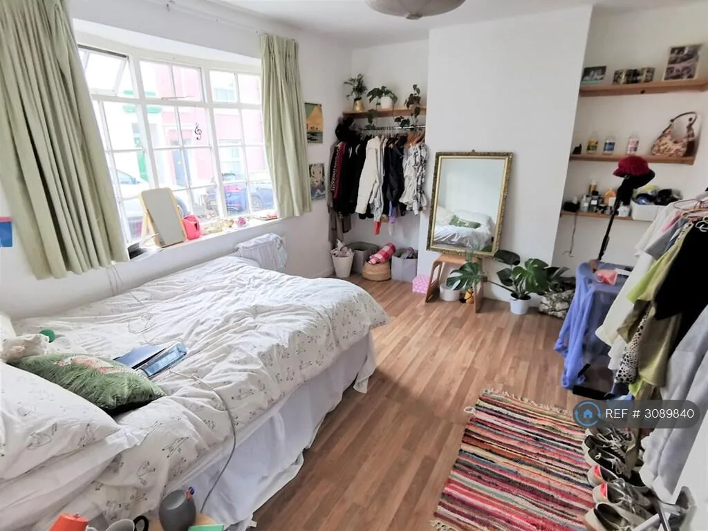5 bedroom terraced house for rent