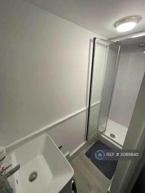 5 bedroom terraced house for rent