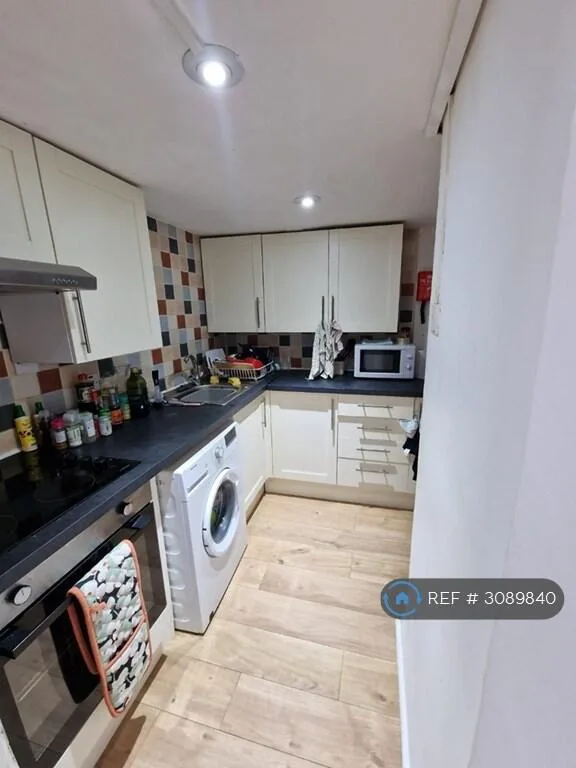 5 bedroom terraced house for rent
