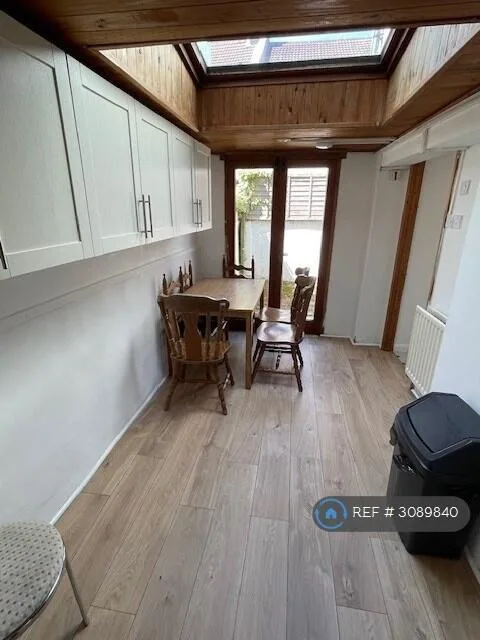 5 bedroom terraced house for rent