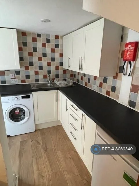 5 bedroom terraced house for rent