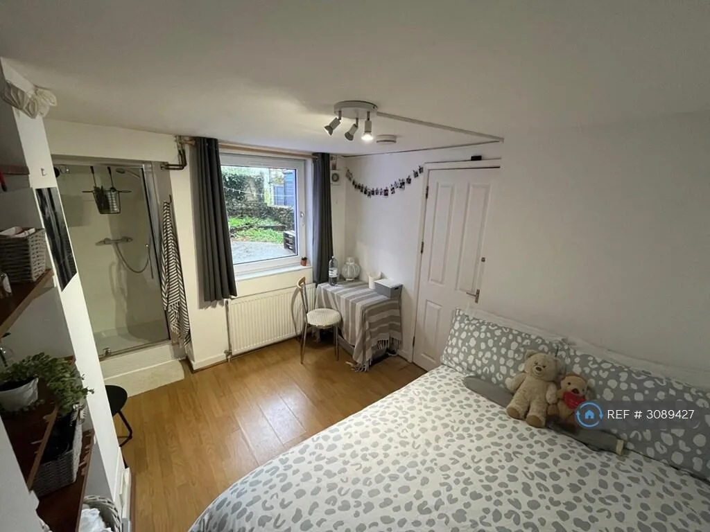 5 bedroom terraced house for rent