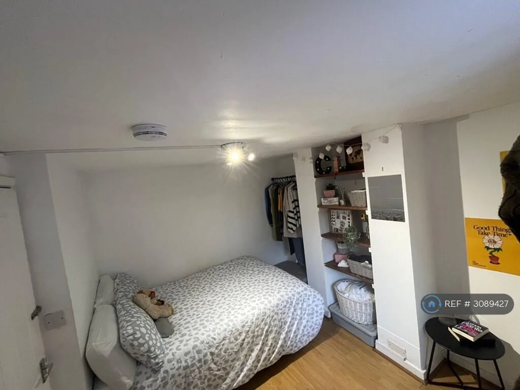 5 bedroom terraced house for rent