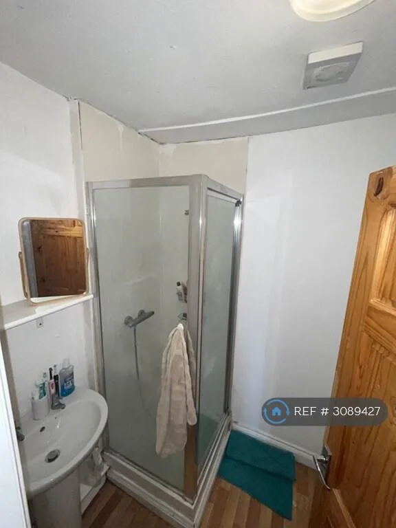 5 bedroom terraced house for rent