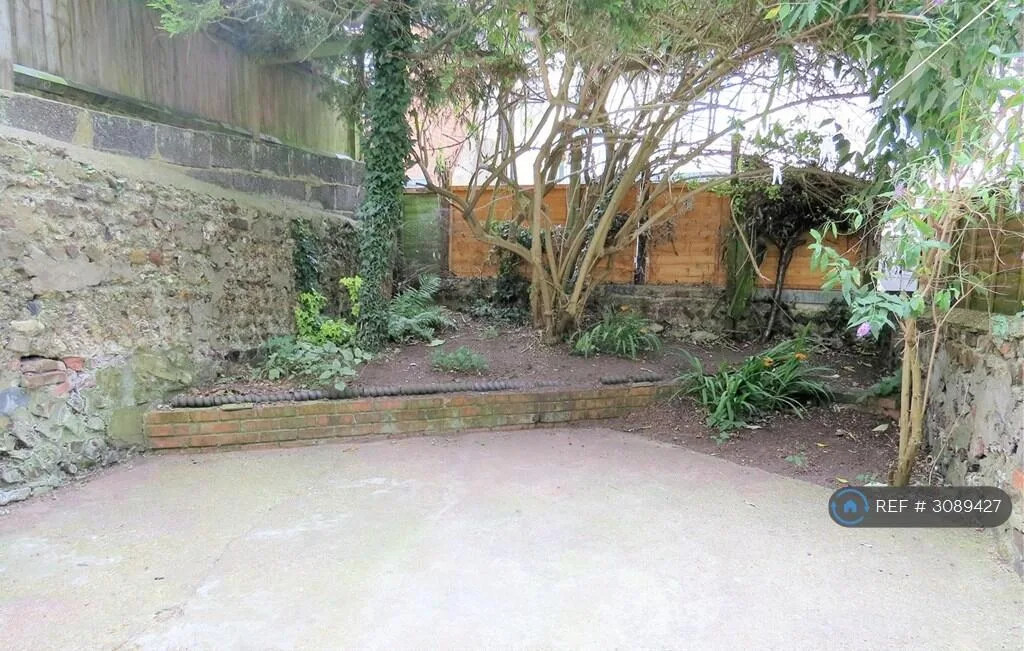 5 bedroom terraced house for rent