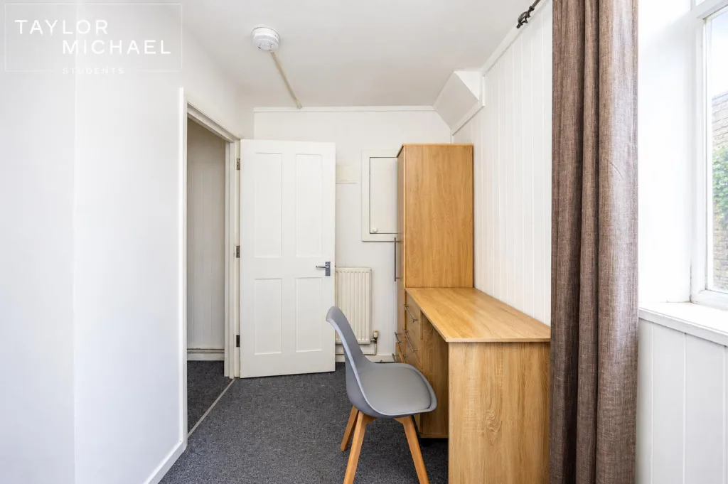 5 bedroom terraced house for rent