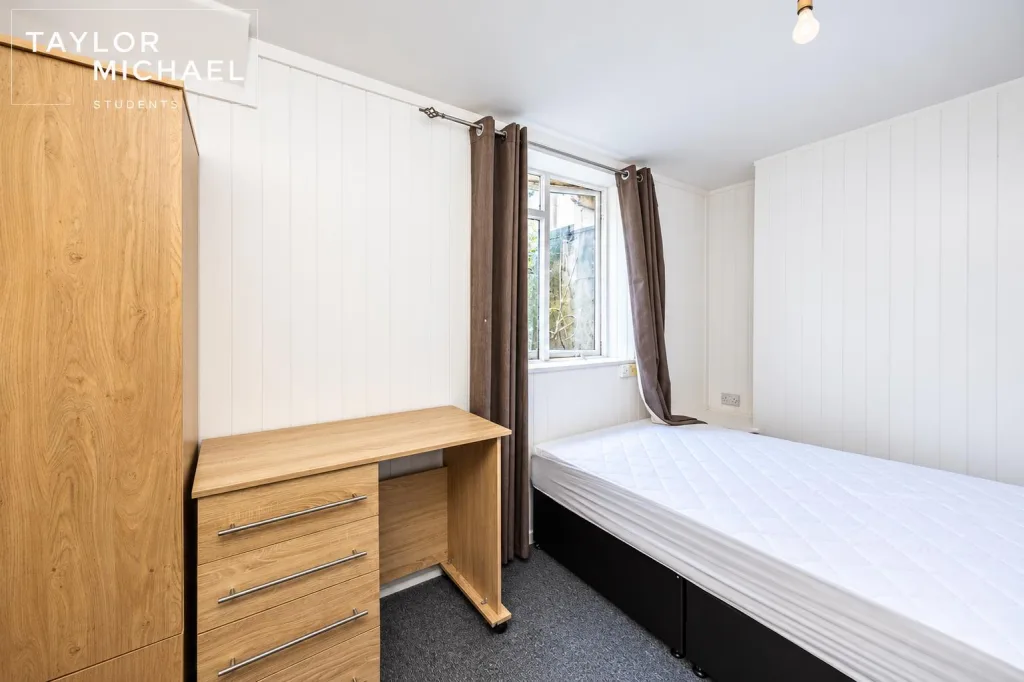 5 bedroom terraced house for rent