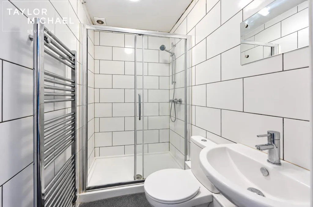 5 bedroom terraced house for rent