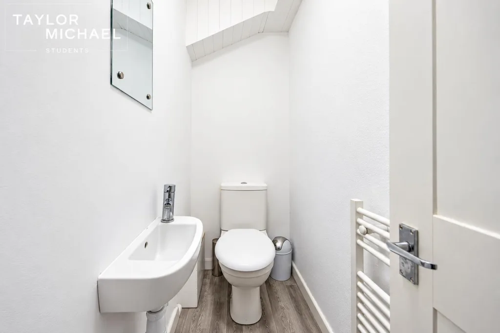 5 bedroom terraced house for rent