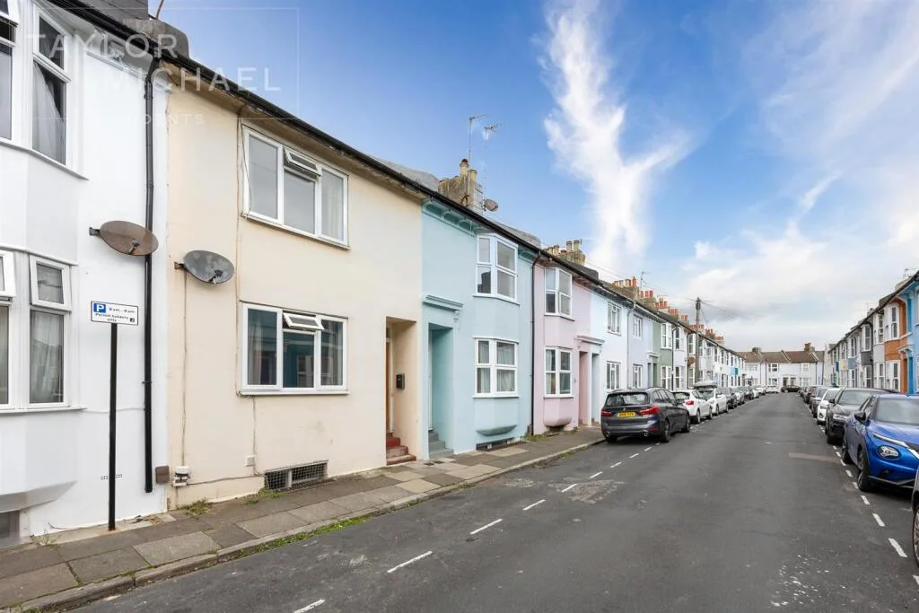 5 bedroom terraced house for rent