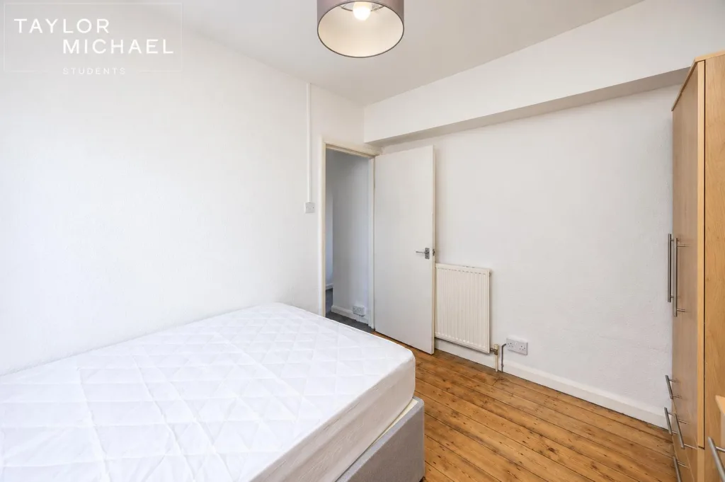 5 bedroom terraced house for rent