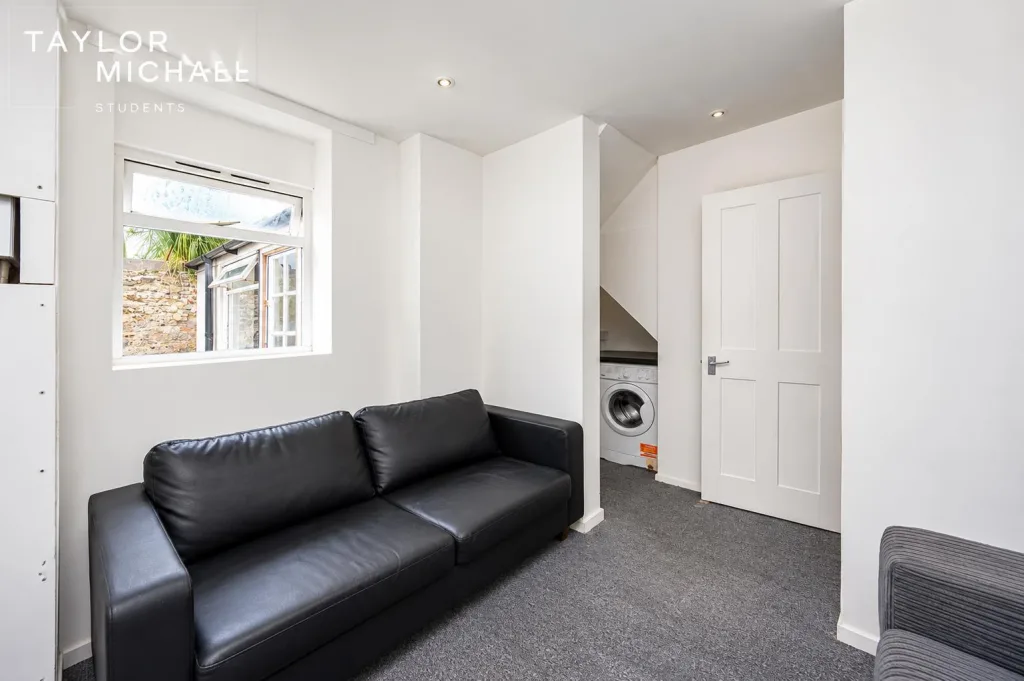 5 bedroom terraced house for rent