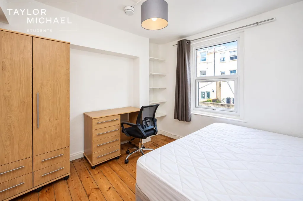 5 bedroom terraced house for rent
