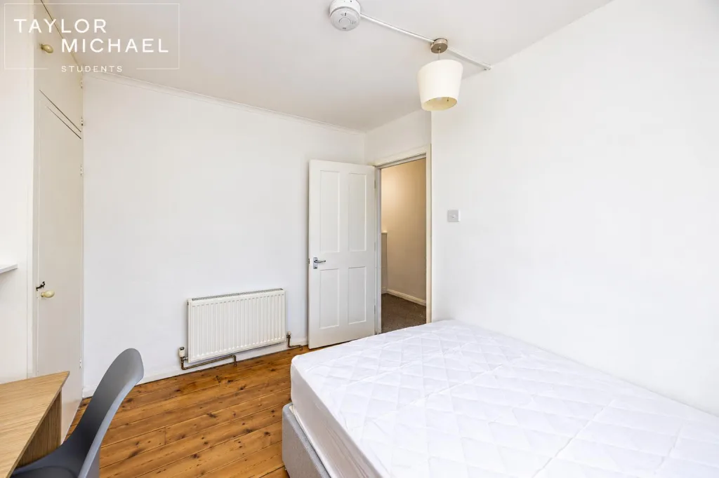 5 bedroom terraced house for rent