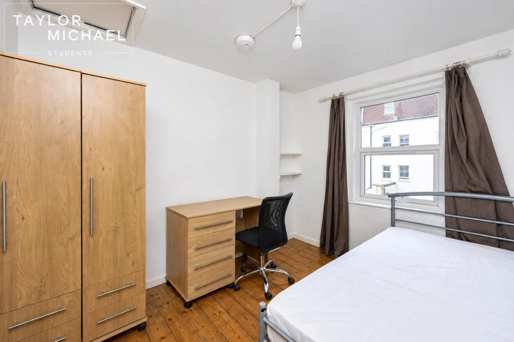 5 bedroom terraced house for rent