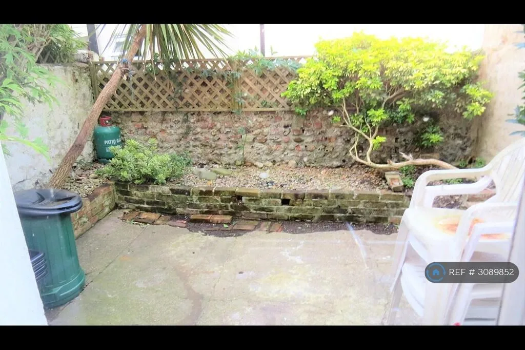 5 bedroom terraced house for rent