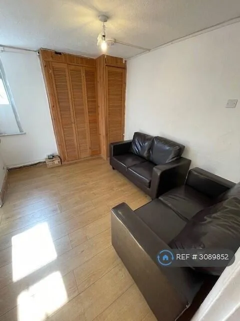 5 bedroom terraced house for rent