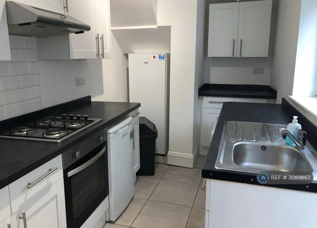 5 bedroom terraced house for rent