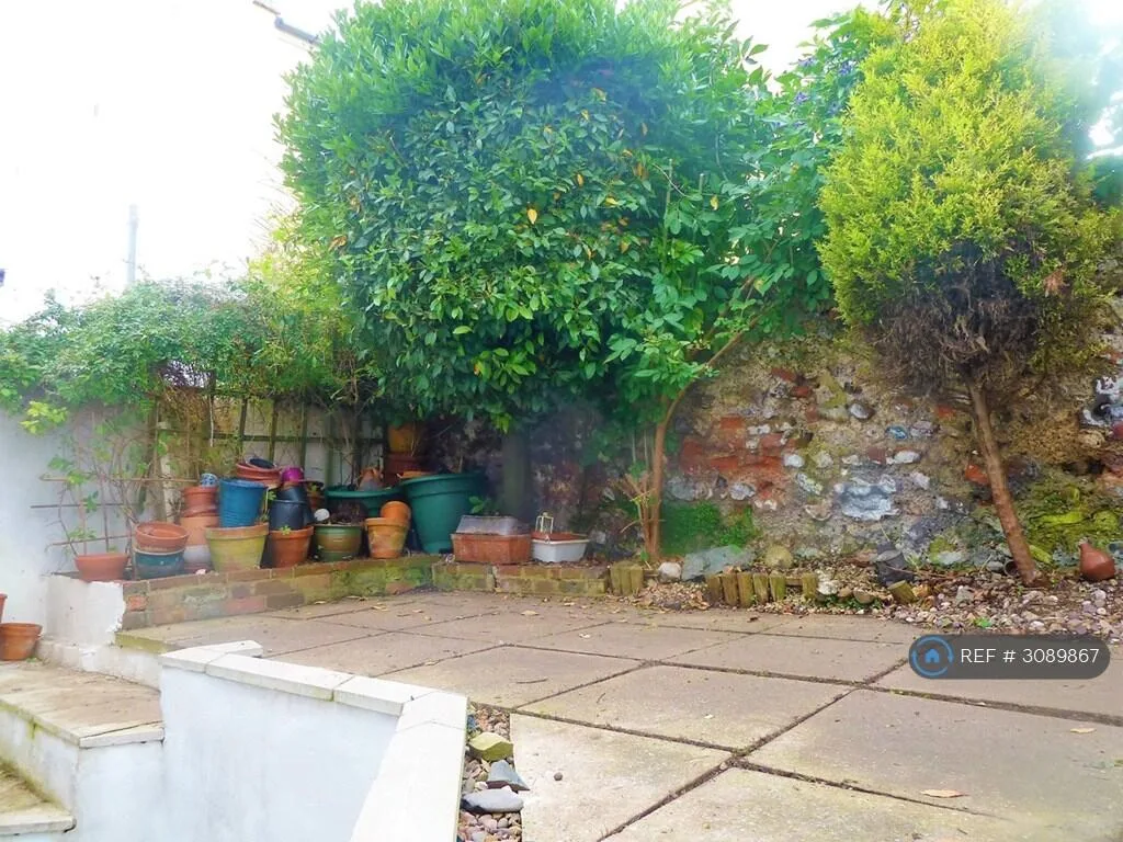 5 bedroom terraced house for rent