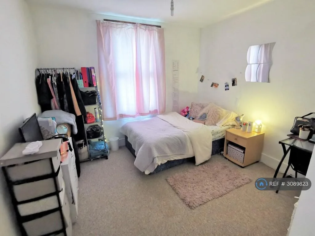 5 bedroom terraced house for rent