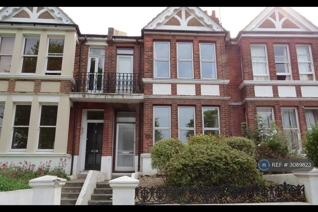 5 bedroom terraced house for rent