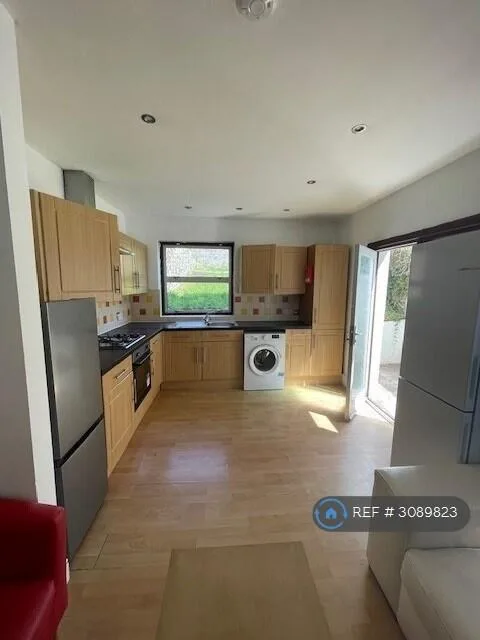 5 bedroom terraced house for rent