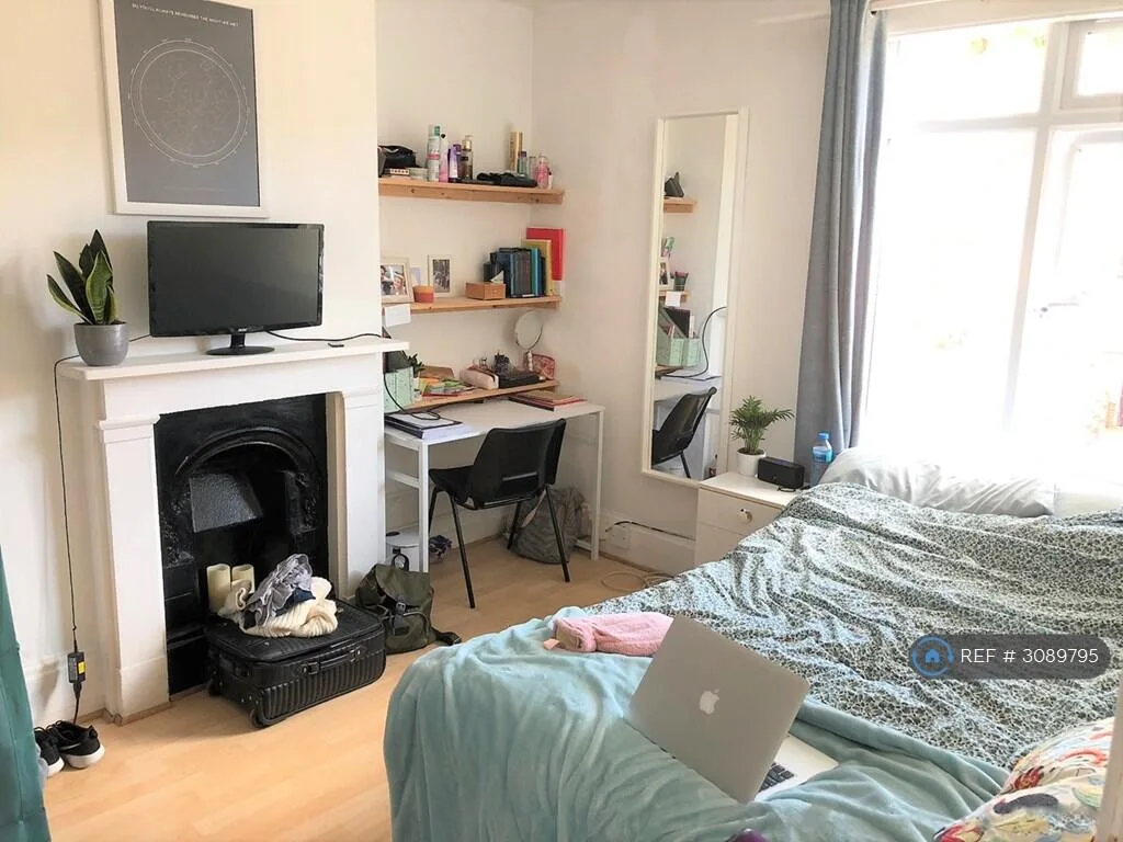 5 bedroom terraced house for rent