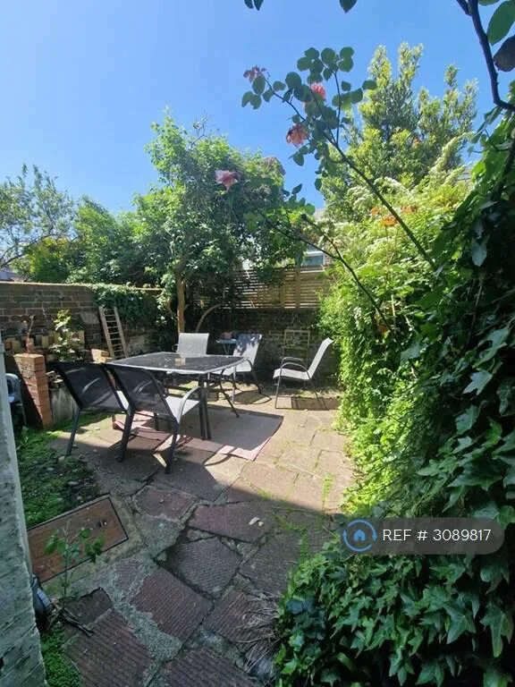 5 bedroom terraced house for rent