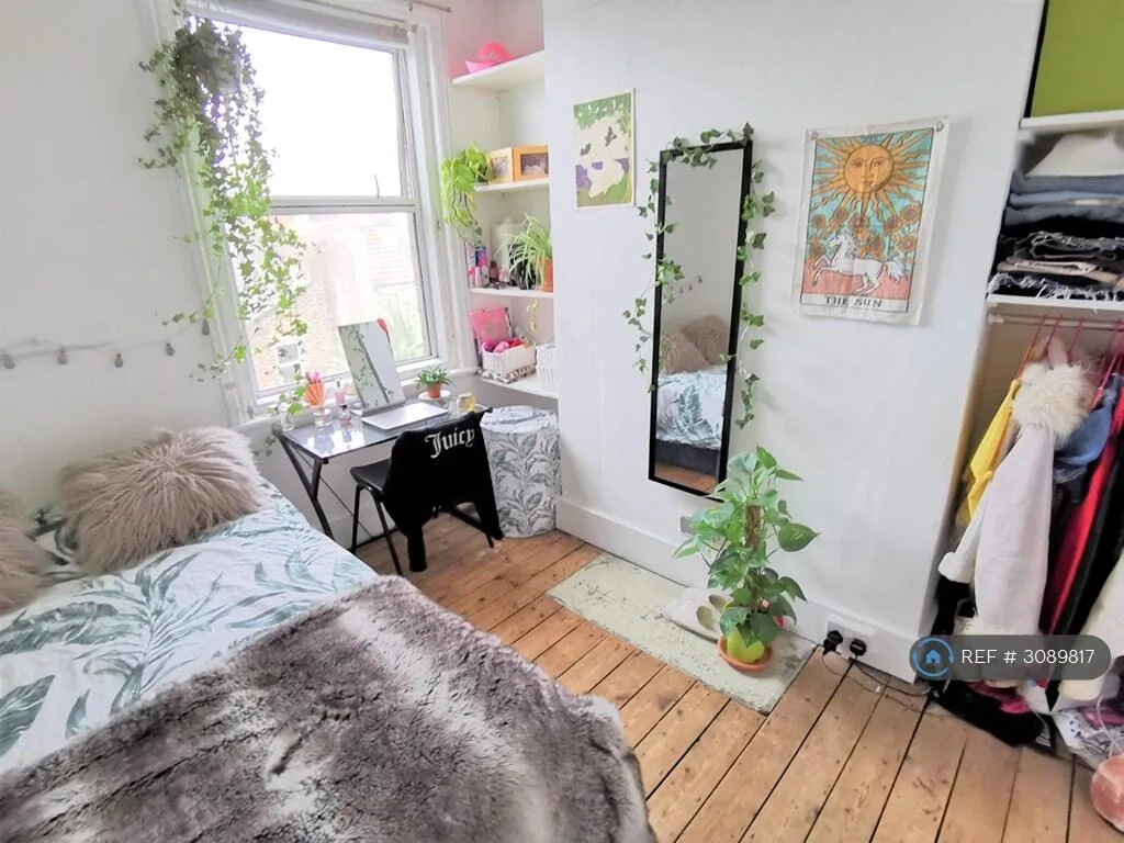 5 bedroom terraced house for rent