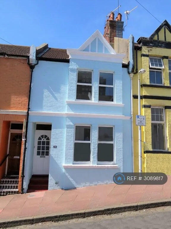 5 bedroom terraced house for rent