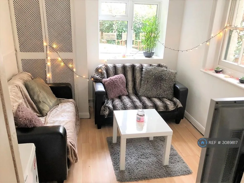 5 bedroom terraced house for rent