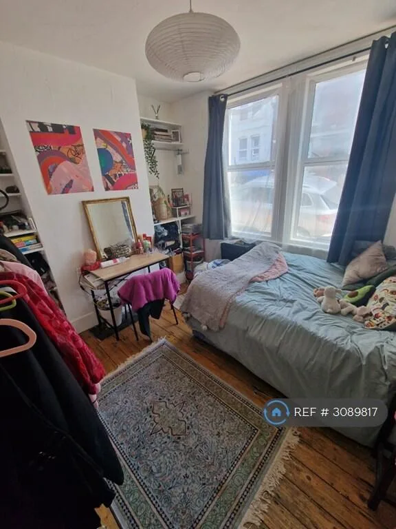 5 bedroom terraced house for rent