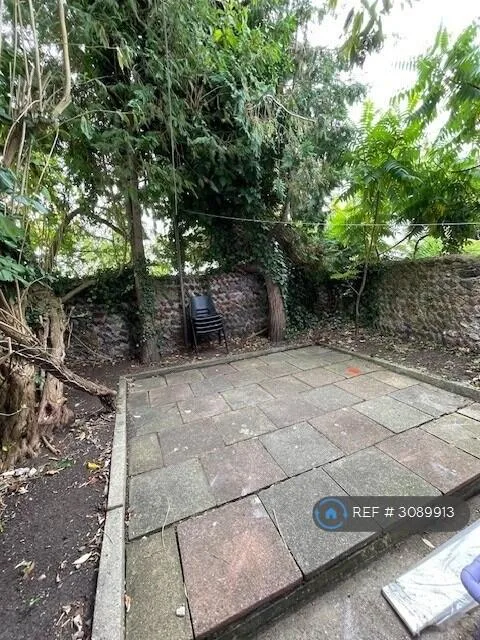 5 bedroom terraced house for rent