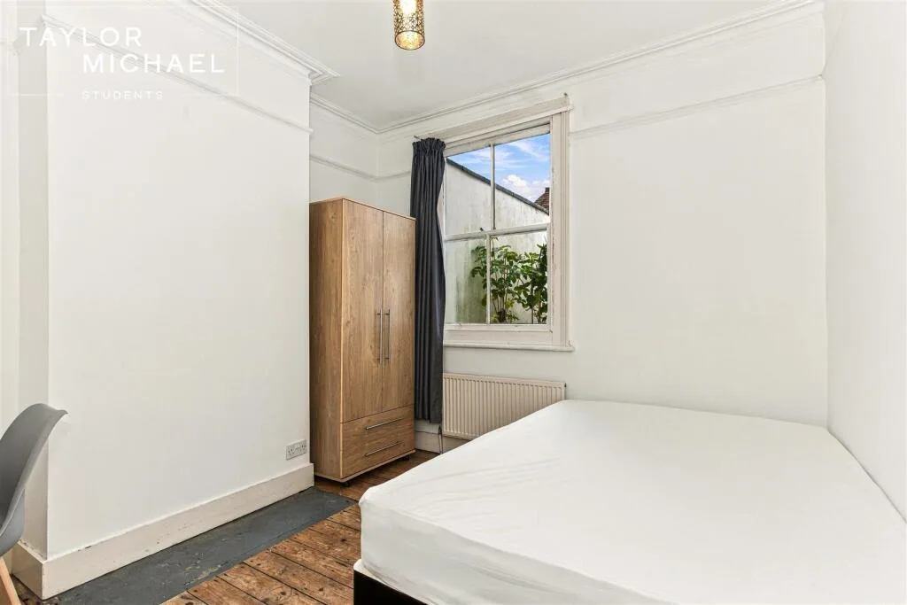 6 bedroom terraced house for rent