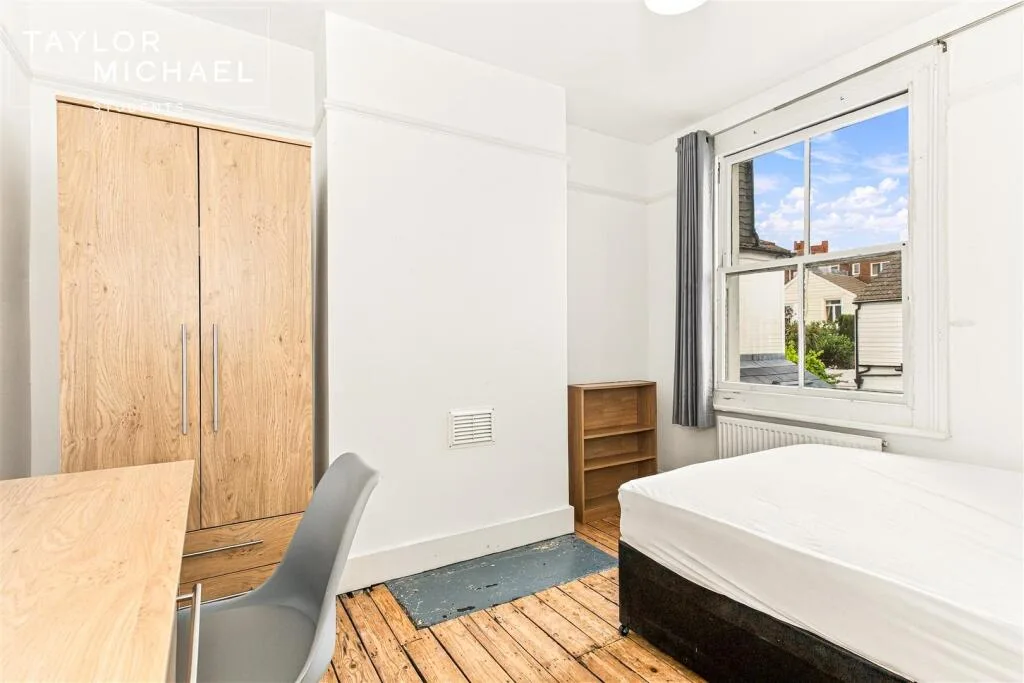 6 bedroom terraced house for rent