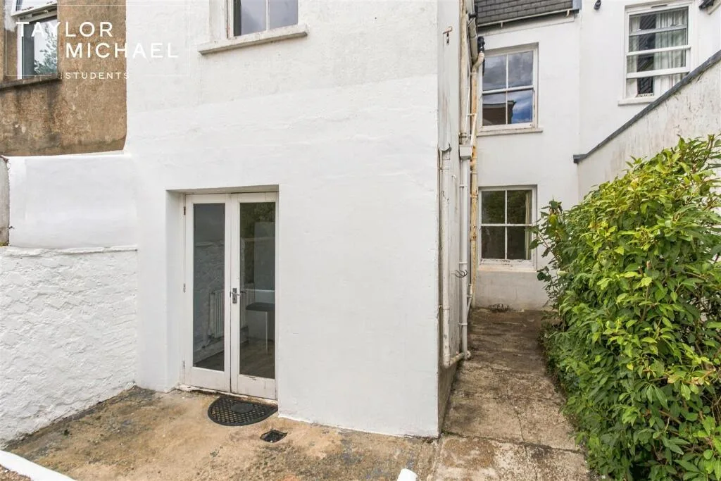 6 bedroom terraced house for rent
