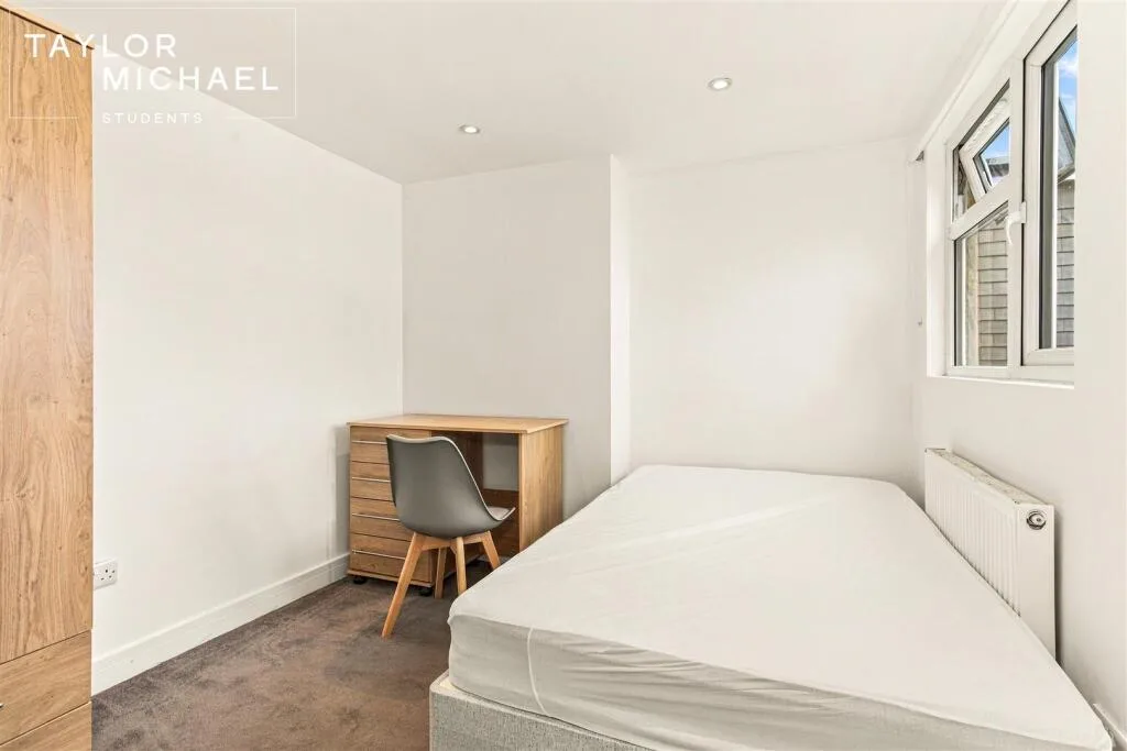 6 bedroom terraced house for rent