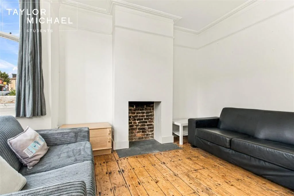6 bedroom terraced house for rent