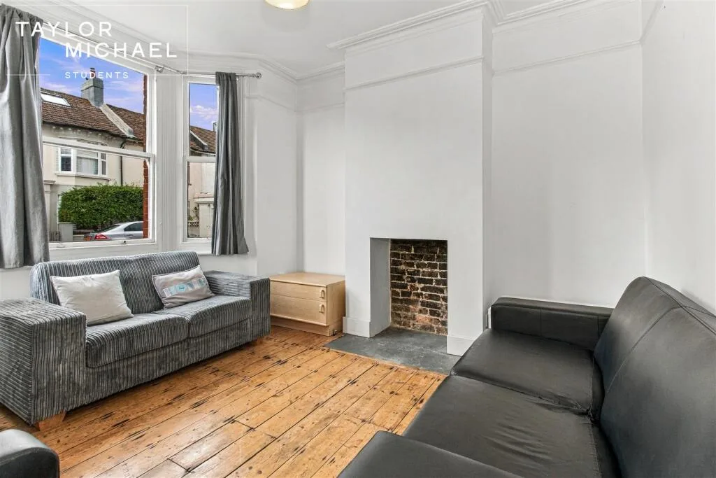6 bedroom terraced house for rent