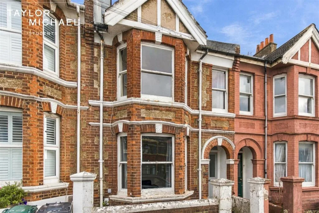 6 bedroom terraced house for rent