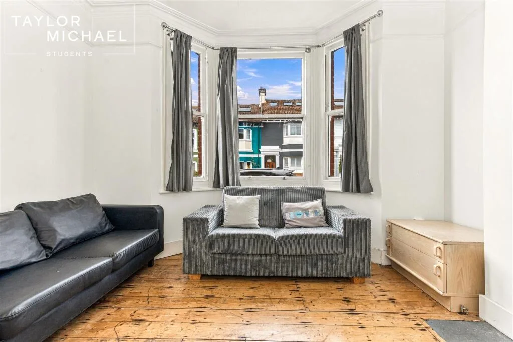 6 bedroom terraced house for rent