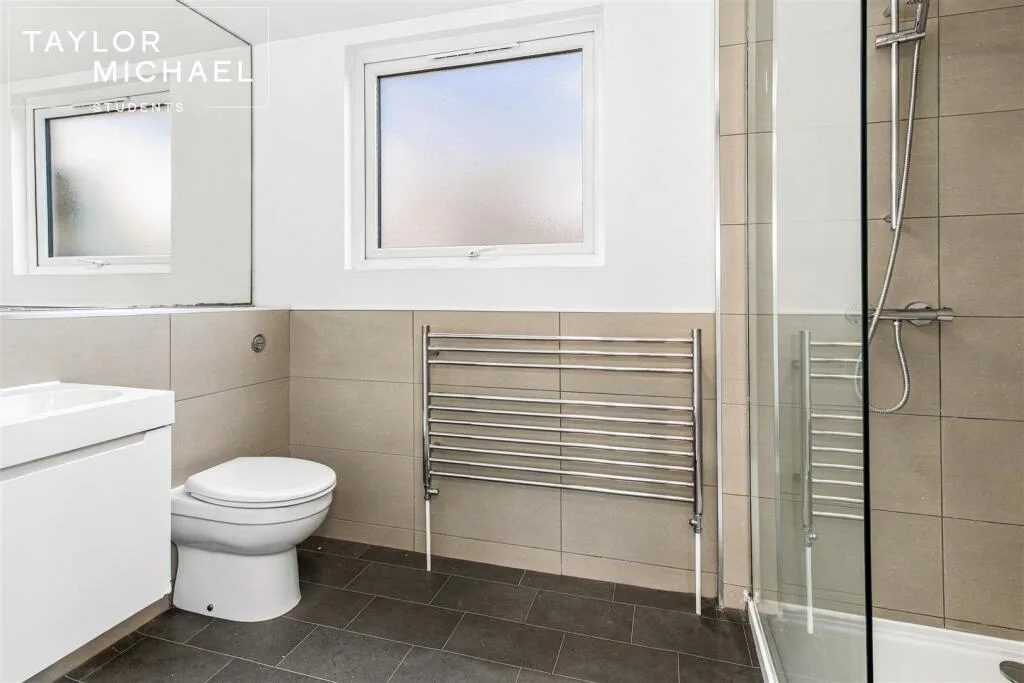 6 bedroom terraced house for rent
