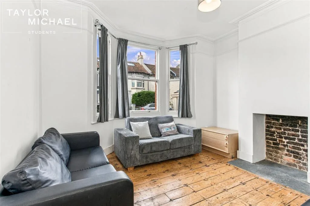 6 bedroom terraced house for rent