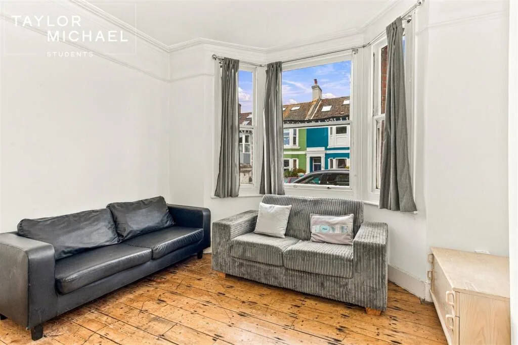 6 bedroom terraced house for rent