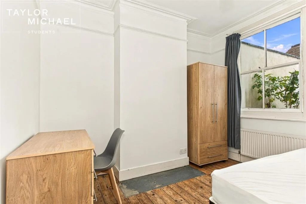 6 bedroom terraced house for rent