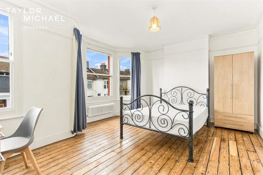6 bedroom terraced house for rent