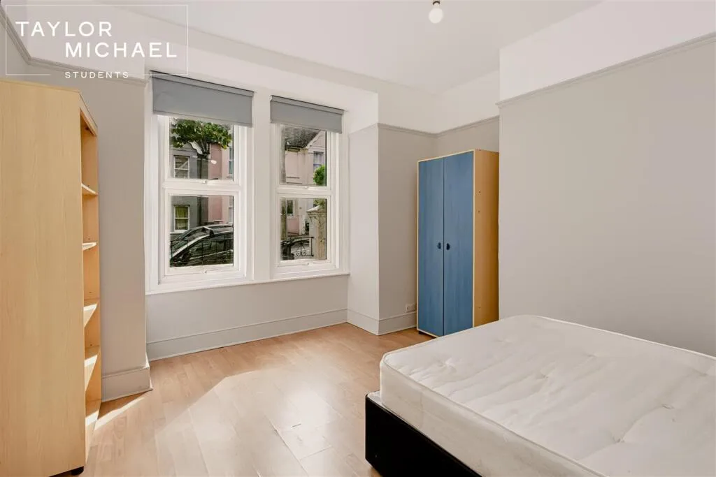 5 bedroom terraced house for rent