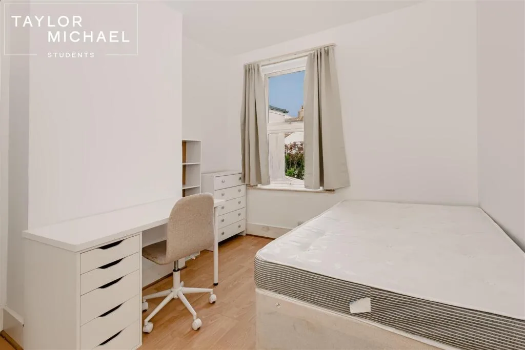 5 bedroom terraced house for rent