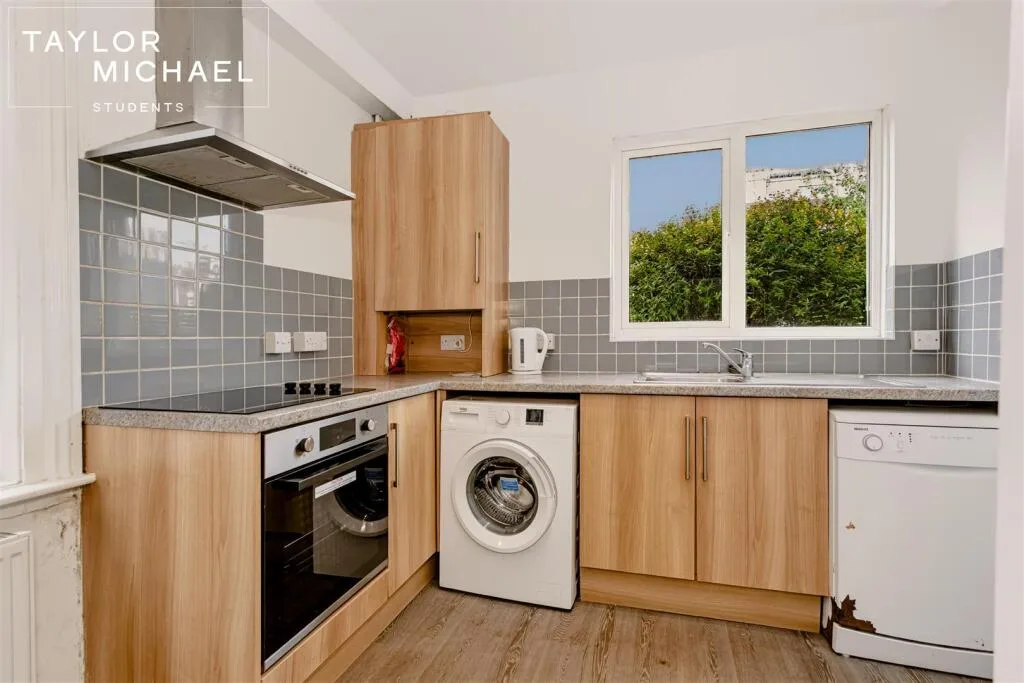 5 bedroom terraced house for rent